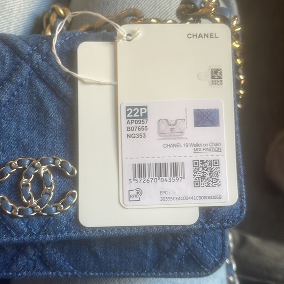 Vintage Chanel 19 Wallet on Chain. Brand new - Picture 16 of 16